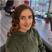 Insegnante di massaggi olistici professionali e istruttrice di Pilates, posturale yoga, total body impartisce lezioni private di massaggi e aiuto compiti in altre materie(diplomata in ragioneria)faccio fare esercizi sia in forma passiva che attiva di Pila